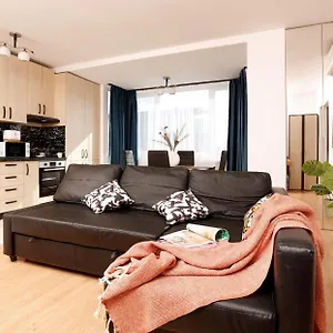 Enchanting Retreat - Historic Old Town - Pet-friendly Haven - Steps From Unirii Bucarest